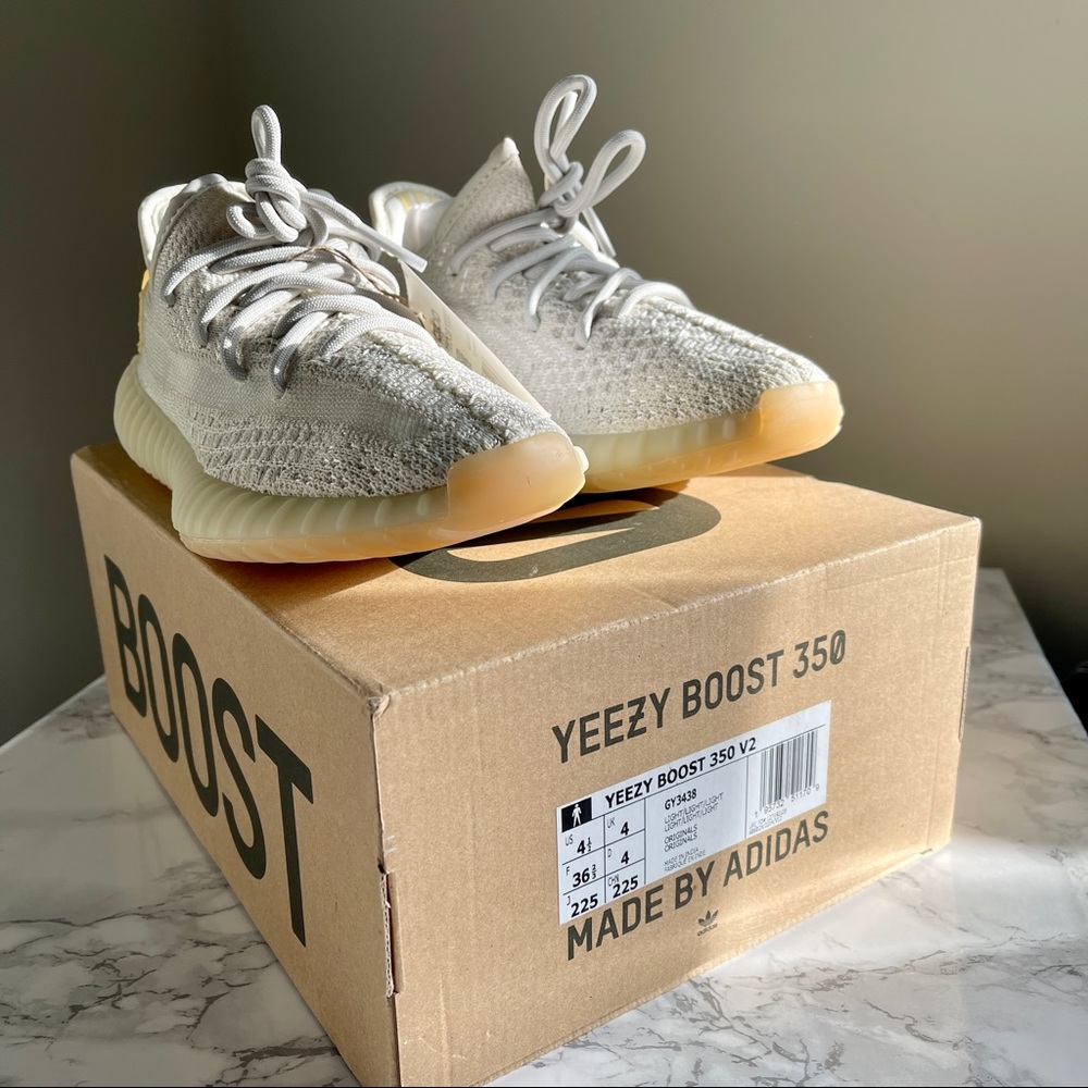 Authentic NWT Adidas Yeezy boost 350 V2 orange size US4.5